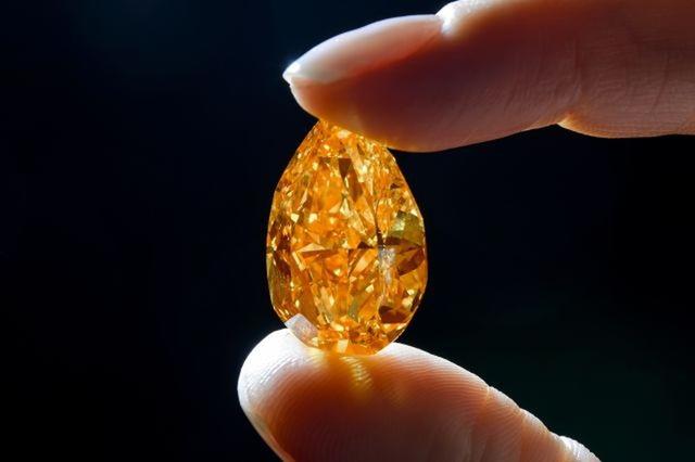 世界第一贵钻石项链（世界第一贵钻石多少钱）