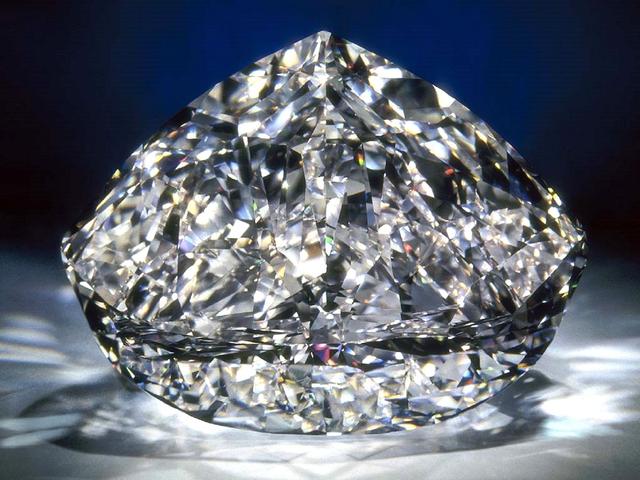 世界第一贵钻石项链（世界第一贵钻石多少钱）